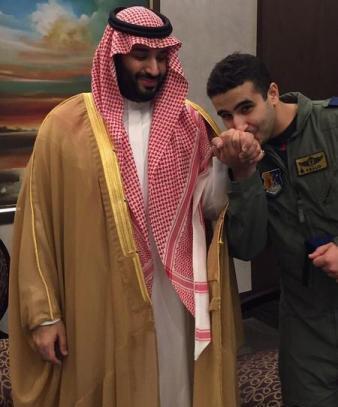 عدد من الإخوة والأخوات في موقع أرشيف الأمير محمد بن سلمان في العنان